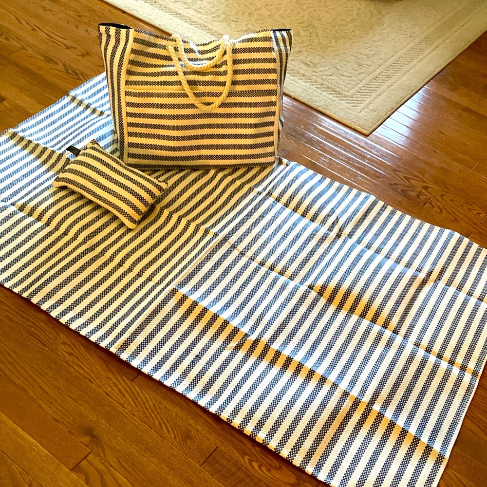 NWT DSW beach, picnic, yoga large bag with mat and mini pillow set